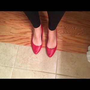 Red pointed flats